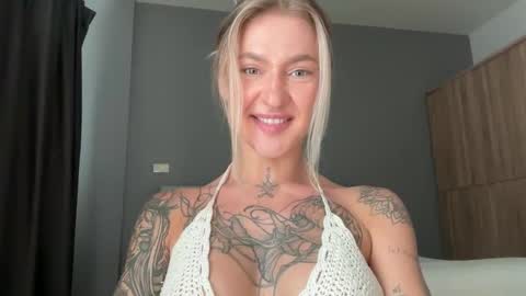 Snapshot of sparks__daisy chatting on 11/15/25, 08:44 DAISY online show from 11/15/25, 08:44