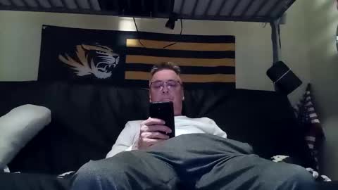 Snapshot of sparkyspeedway chatting on 12/19/25, 03:57 sparkyspeedway online show from 12/19/25, 03:57