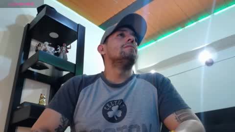 Snapshot of spartacus_cam chatting on 12/23/24, 06:00     online show from 12/23/24, 06:00