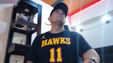 Snapshot of spartacus_cam chatting on 12/27/24, 05:20     online show from 12/27/24, 05:20