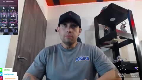 Snapshot of spartacus_cam chatting on 12/30/24, 05:26     online show from 12/30/24, 05:26