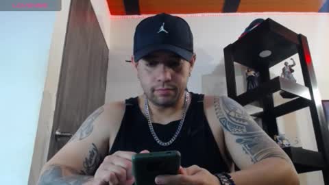 Snapshot of spartacus_cam chatting on 01/07/25, 05:12     online show from 01/07/25, 05:12