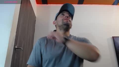 Snapshot of spartacus_cam chatting on 01/13/25, 05:12     online show from 01/13/25, 05:12