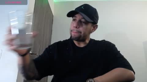 Snapshot of spartacus_cam chatting on 01/17/25, 05:42     online show from 01/17/25, 05:42