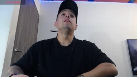 Snapshot of spartacus_cam chatting on 01/18/25, 06:34     online show from 01/18/25, 06:34