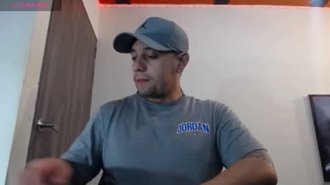 Snapshot of spartacus_cam chatting on 01/23/25, 05:24     online show from 01/23/25, 05:24