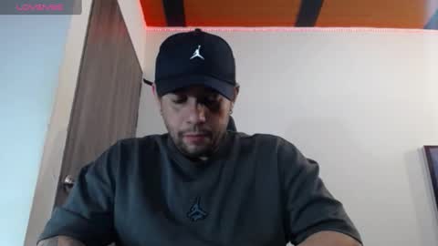 Snapshot of spartacus_cam chatting on 02/01/25, 05:28     online show from 02/01/25, 05:28