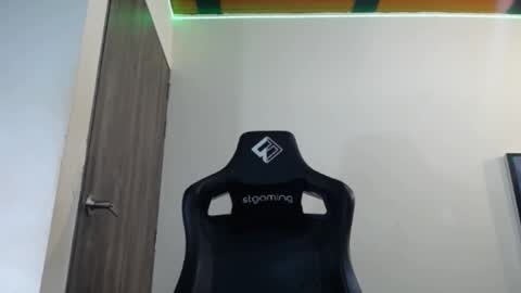 Snapshot of spartacus_cam chatting on 02/05/25, 05:52     online show from 02/05/25, 05:52