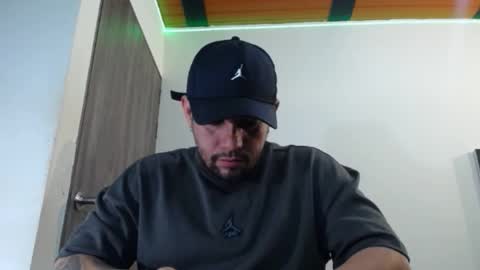 Snapshot of spartacus_cam chatting on 02/09/25, 05:50     online show from 02/09/25, 05:50