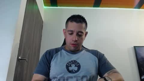 Snapshot of spartacus_cam chatting on 02/11/25, 05:58     online show from 02/11/25, 05:58