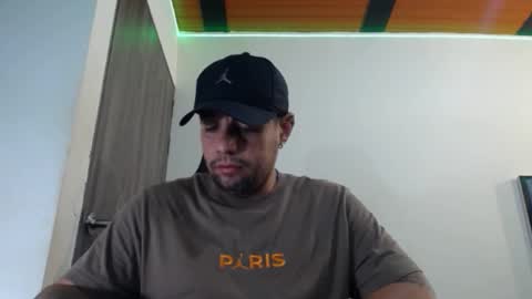 Snapshot of spartacus_cam chatting on 02/23/25, 05:34     online show from 02/23/25, 05:34