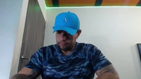 Snapshot of spartacus_cam chatting on 02/26/25, 05:20     online show from 02/26/25, 05:20