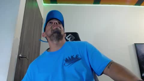 Snapshot of spartacus_cam chatting on 02/27/25, 06:07     online show from 02/27/25, 06:07