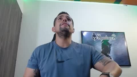 Snapshot of spartacus_cam chatting on 09/09/25, 05:18     online show from 09/09/25, 05:18