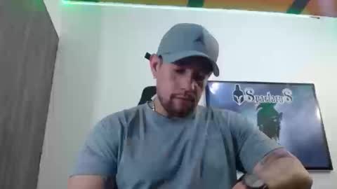 Snapshot of spartacus_cam chatting on 09/10/25, 05:40     online show from 09/10/25, 05:40