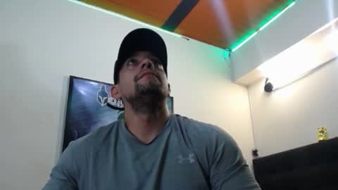 Snapshot of spartacus_cam chatting on 09/11/25, 07:08     online show from 09/11/25, 07:08