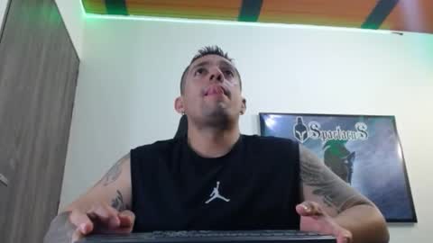 Snapshot of spartacus_cam chatting on 09/16/25, 05:19     online show from 09/16/25, 05:19