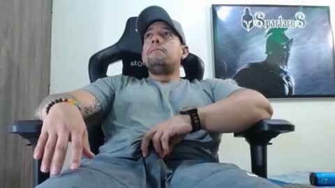 Snapshot of spartacus_cam chatting on 09/25/25, 05:33     online show from 09/25/25, 05:33