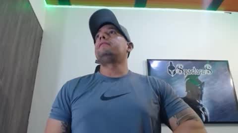 Snapshot of spartacus_cam chatting on 10/09/25, 06:00     online show from 10/09/25, 06:00