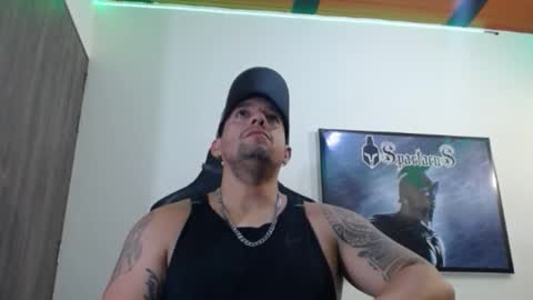 Snapshot of spartacus_cam chatting on 10/16/25, 05:52     online show from 10/16/25, 05:52