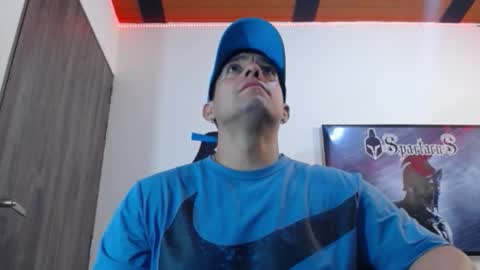 Snapshot of spartacus_cam chatting on 10/27/25, 05:11     online show from 10/27/25, 05:11