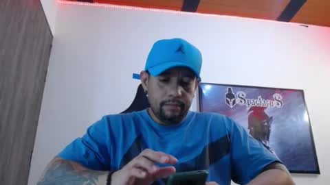 Snapshot of spartacus_cam chatting on 12/19/25, 05:36 online show from 12/19/25, 05:36