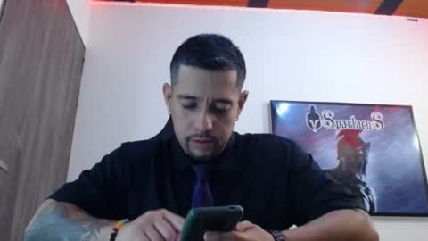 Snapshot of spartacus_cam chatting on 12/23/25, 05:38 online show from 12/23/25, 05:38