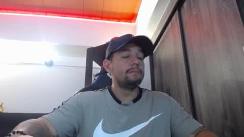 Snapshot of spartacus_cam chatting on 01/07/26, 05:21 online show from 01/07/26, 05:21