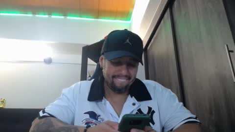 Snapshot of spartacus_cam chatting on 01/09/26, 05:21 online show from 01/09/26, 05:21