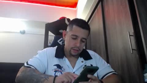 Snapshot of spartacus_cam chatting on 01/13/26, 05:13 online show from 01/13/26, 05:13
