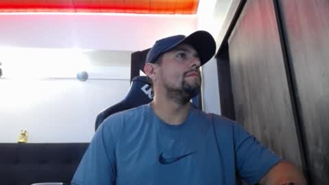 Snapshot of spartacus_cam chatting on 02/01/26, 04:55 online show from 02/01/26, 04:55