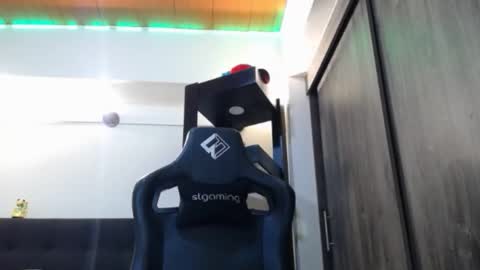 Snapshot of spartacus_cam chatting on 02/05/26, 05:01 online show from 02/05/26, 05:01