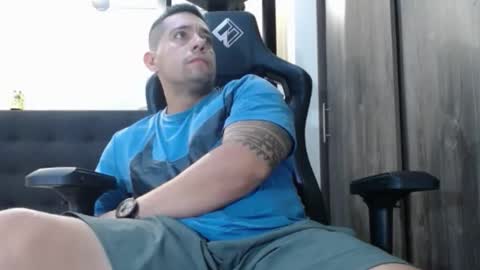 Snapshot of spartacus_cam chatting on 02/12/26, 05:13 online show from 02/12/26, 05:13