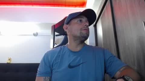 Snapshot of spartacus_cam chatting on 02/18/26, 05:03 online show from 02/18/26, 05:03