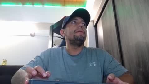 Snapshot of spartacus_cam chatting on 02/25/26, 05:17 online show from 02/25/26, 05:17
