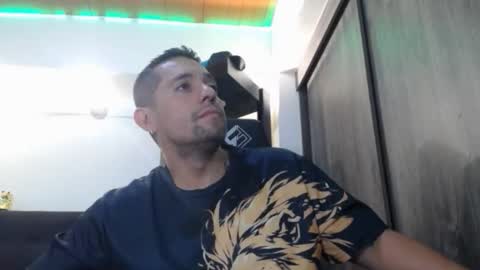 Snapshot of spartacus_cam chatting on 03/12/26, 05:24 online show from 03/12/26, 05:24