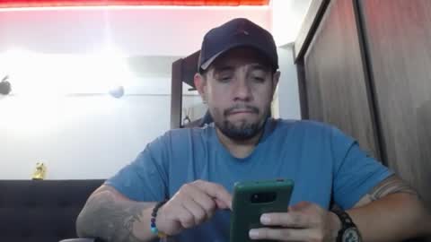 Snapshot of spartacus_cam chatting on 03/25/26, 04:29 online show from 03/25/26, 04:29
