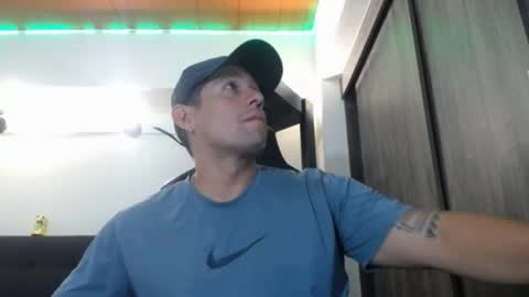 Snapshot of spartacus_cam chatting on 03/31/26, 05:30 online show from 03/31/26, 05:30