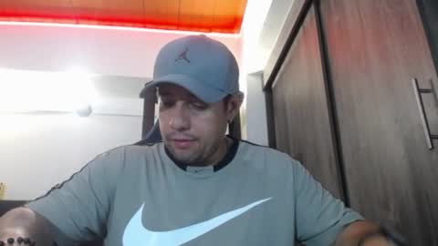 Snapshot of spartacus_cam chatting on 04/05/26, 05:37 online show from 04/05/26, 05:37