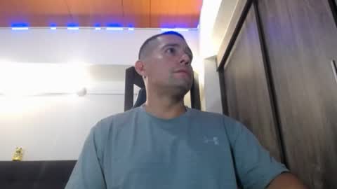 Snapshot of spartacus_cam chatting on 04/09/26, 06:02 online show from 04/09/26, 06:02