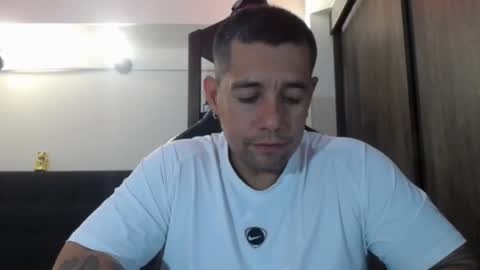 Snapshot of spartacus_cam chatting on 04/10/26, 06:40 online show from 04/10/26, 06:40