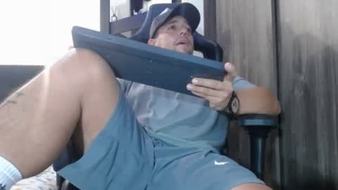 Snapshot of spartacus_cam chatting on 04/15/26, 06:09 online show from 04/15/26, 06:09