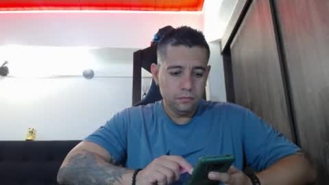 Snapshot of spartacus_cam chatting on 04/27/26, 05:05 online show from 04/27/26, 05:05