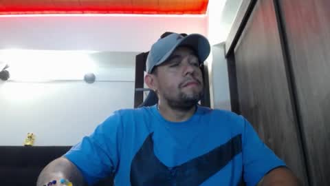 Snapshot of spartacus_cam chatting on 05/15/26, 05:36 online show from 05/15/26, 05:36