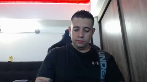 Snapshot of spartacus_cam chatting on 05/20/26, 05:13 online show from 05/20/26, 05:13