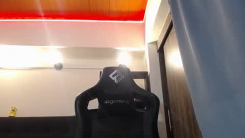 Snapshot of spartacus_cam chatting on 06/02/26, 04:47 online show from 06/02/26, 04:47