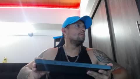 Snapshot of spartacus_cam chatting on 06/03/26, 05:10 online show from 06/03/26, 05:10
