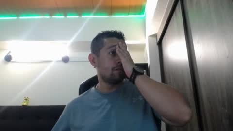 Snapshot of spartacus_cam chatting on 06/04/26, 06:08 online show from 06/04/26, 06:08