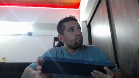 Snapshot of spartacus_cam chatting on 06/05/26, 06:52 online show from 06/05/26, 06:52