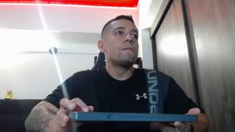 Snapshot of spartacus_cam chatting on 06/16/26, 05:10 online show from 06/16/26, 05:10
